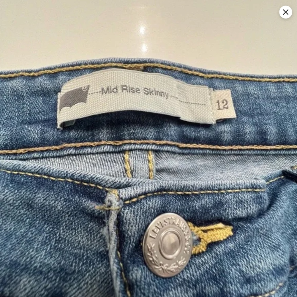 Levi Strauss Mid Rise Skinny Jeans - Picture 5 of 8